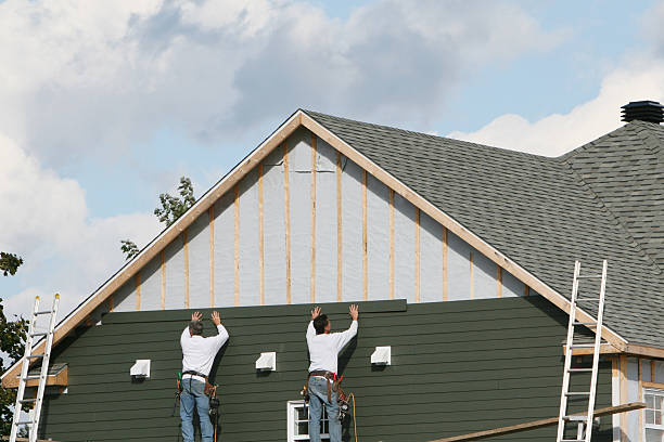 Professional Siding Replacement technician working in Smithville, TX